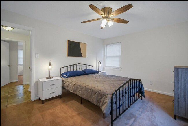 Building Photo - Beautifully renovated 2bed 1bath