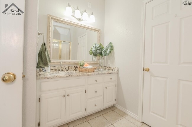 Building Photo - 3037 Cunningham Dr