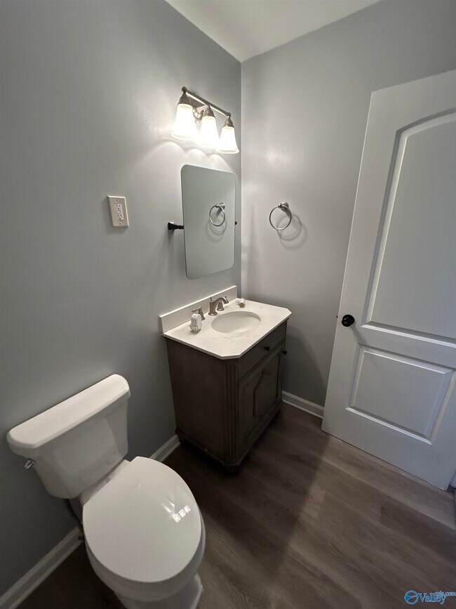 Building Photo - 6202 Valley Park Dr NW