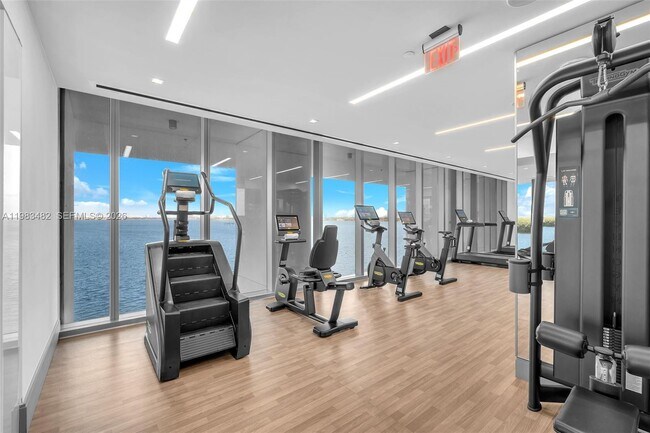 Building Photo - 700 NE 26th Terrace