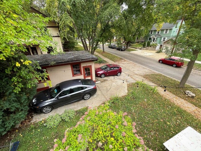 Building Photo - 12 Lathrop St