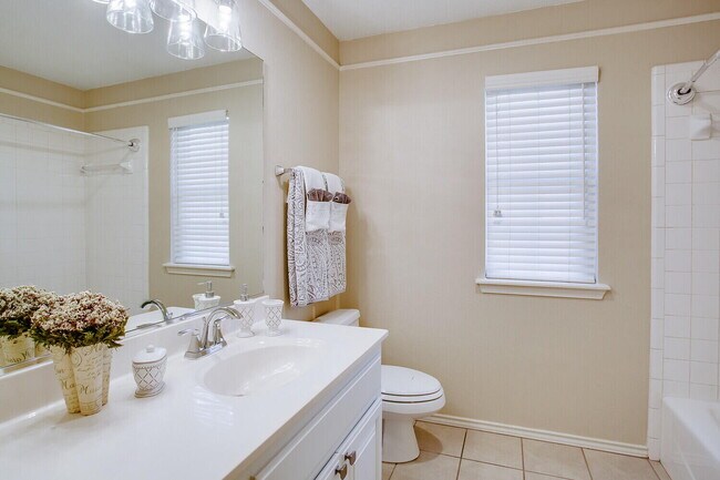 Building Photo - 142 N Utica Ave