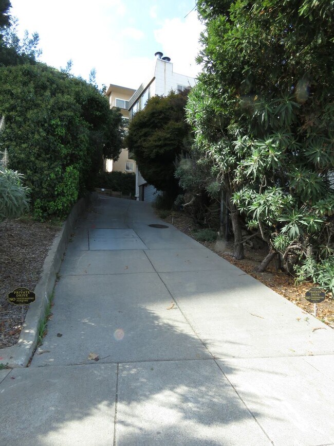 Building Photo - Hidden Gem with Outrageous Views - 1 Bedroom w/ Parking