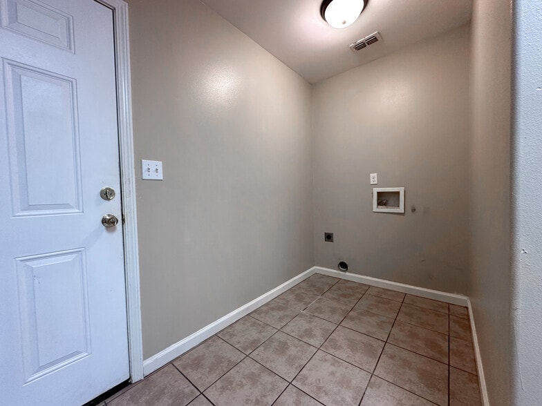 Building Photo - 1273 N Star Circle Dr