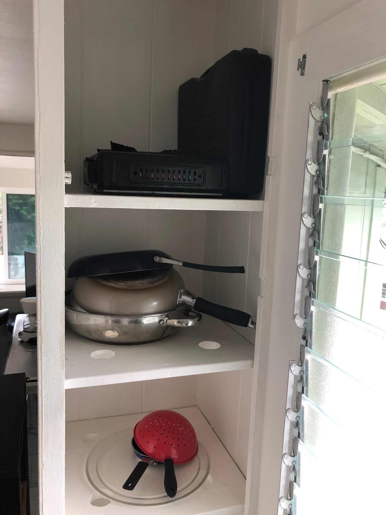 Pans ready to cook on - 45-217 Lilipuna Rd
