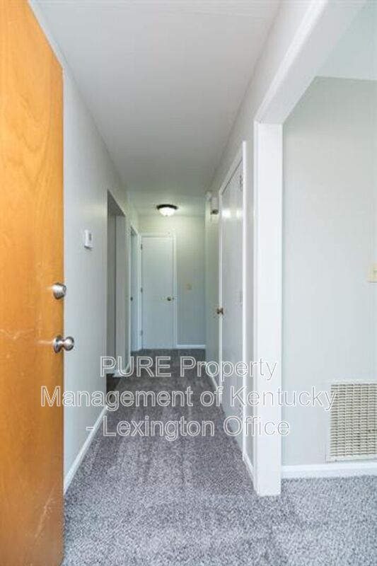 Building Photo - 3736 Camelot Dr