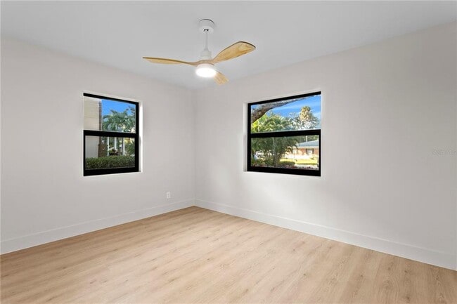 Building Photo - 4504 W Lamb Ave