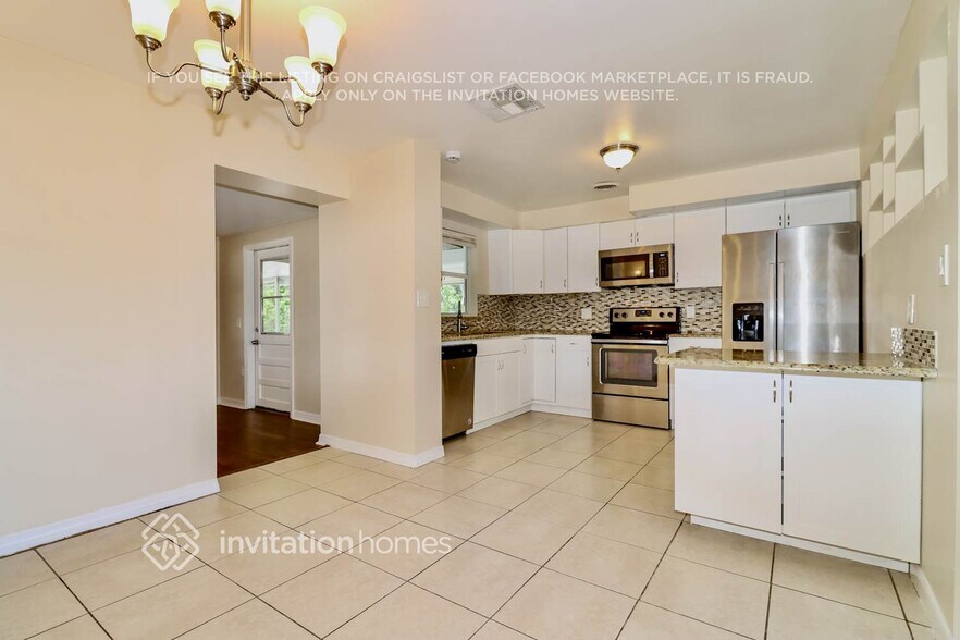 Building Photo - 11018 102nd Ave N