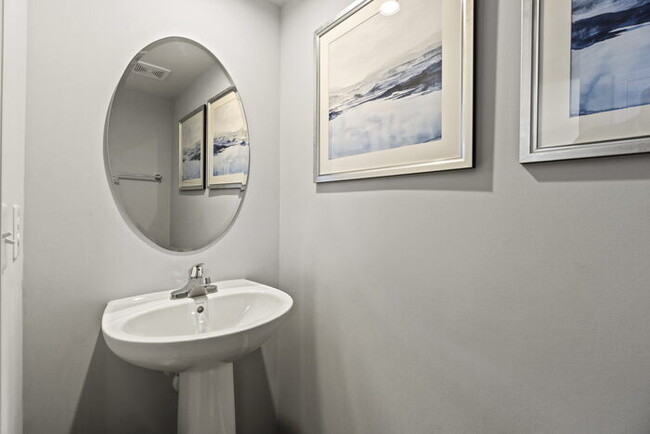 Building Photo - 3 bedroom 2.5 Bath Unfurnished Townhome fo...