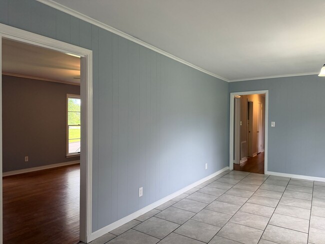 Building Photo - Beautifully Updated!