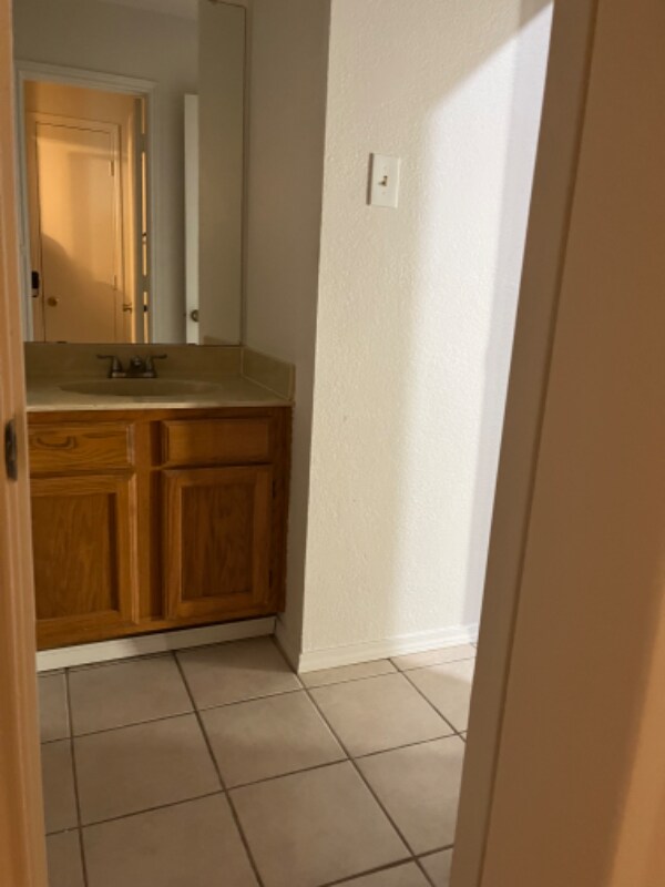 Building Photo - 3023 Oak Ridge Pl