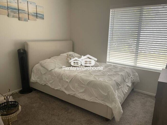 Building Photo - Hillcrest Beauty 4bed 3bath P00L Grass Bac...