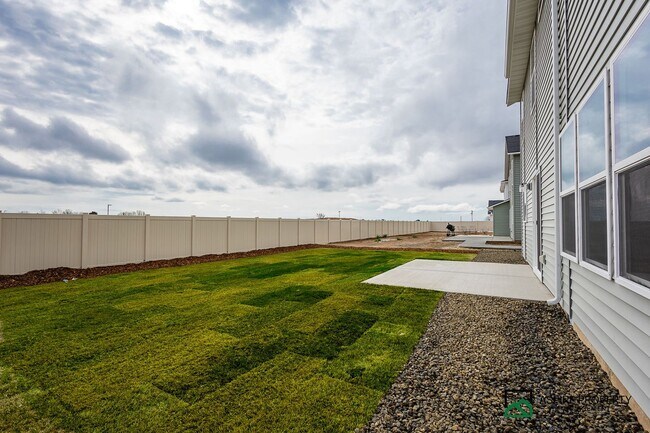 Building Photo - Brand New 5 Bed 3 Bath home 2600sf+ and a 3 car garage