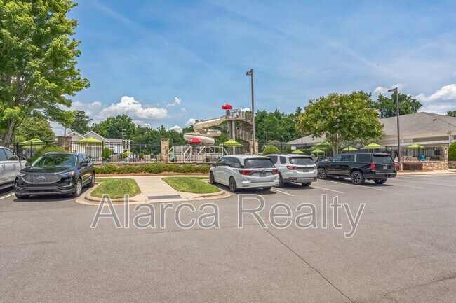 Building Photo - 1020 Ridgehaven Rd