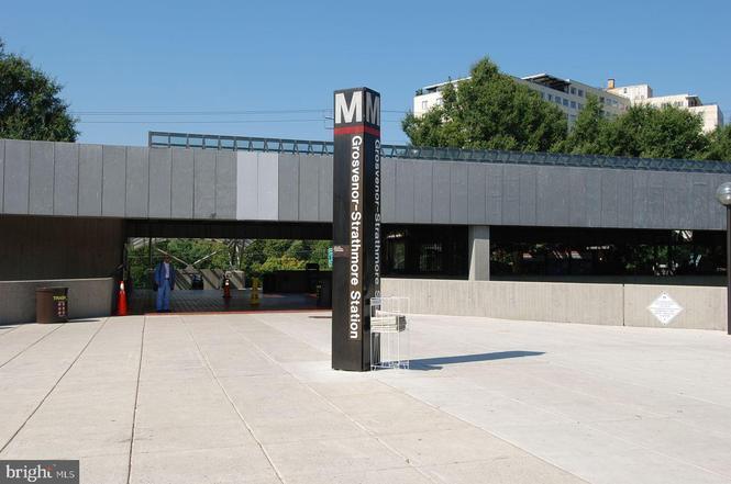 Building Photo - 10600 Kenilworth Ave