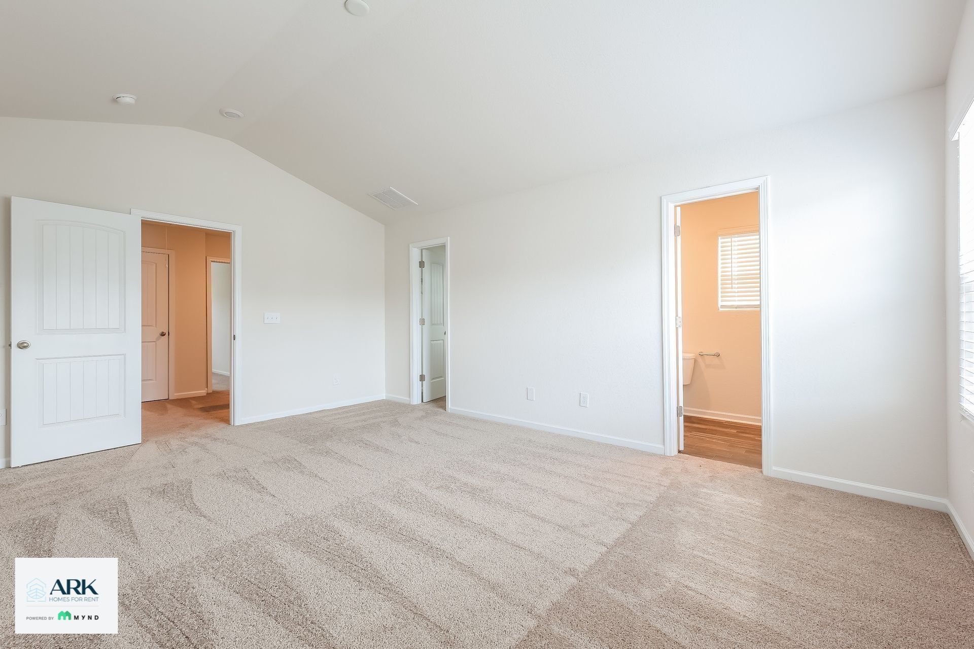 Building Photo - 2106 Southlea Dr