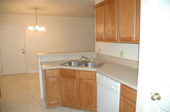 Building Photo - 3/2 House in Midtown