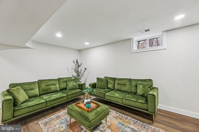 Building Photo - 4250 Piper Ln