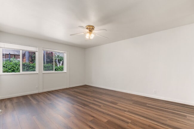 Building Photo - 2625 Pirineos Way
