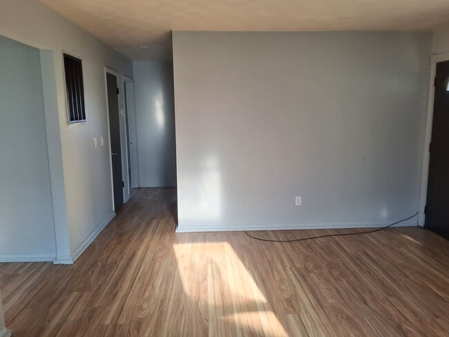 Building Photo - 744 Chandler Ave