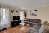 Building Photo - 2201 1/2 Summit Street-SI ID1388443P