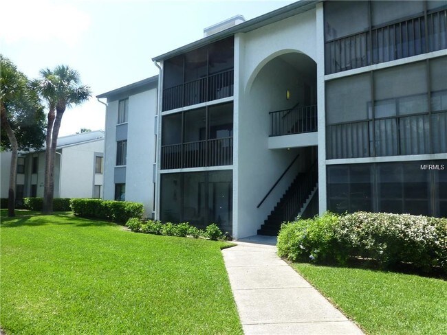 Building Photo - 1182 Pine Ridge Cir W