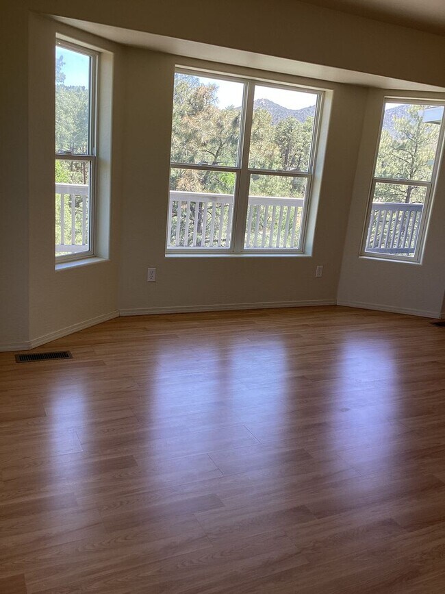 Building Photo - Charming Hillside Retreat in Prescott’s Highly Desirable Mountain Club