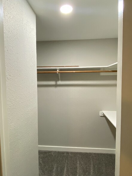 Building Photo - 9700 Leawood Blvd