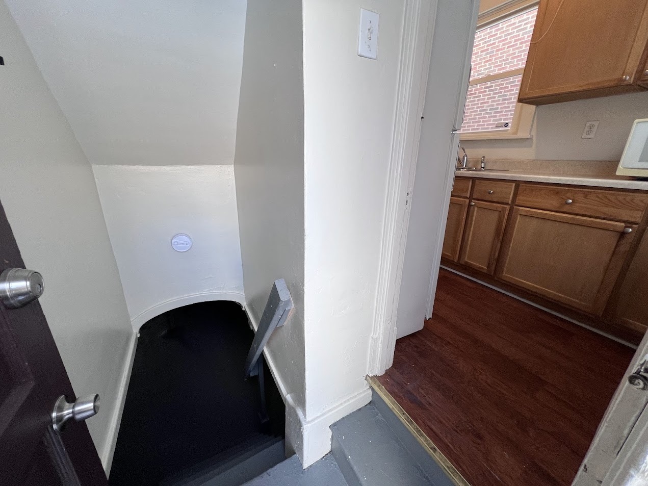 Building Photo - 827 Norwich Ave