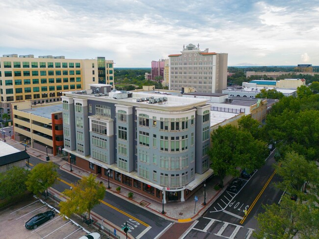 Building Photo - Executive Furnished Loft in Downtown Lakeland