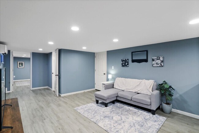 Building Photo - 13715 Dixie Dr