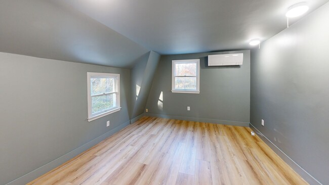 Building Photo - Renovated 3-Bedroom w/ Scenic Brook Views