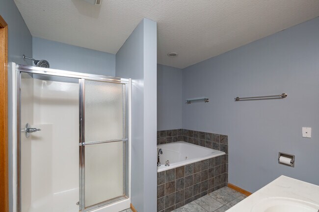 Building Photo - 5831 Belle Ave