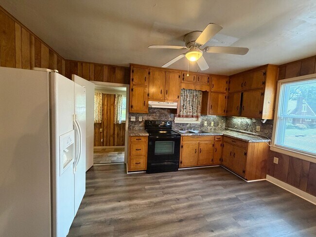 Building Photo - 239 Motley Ave