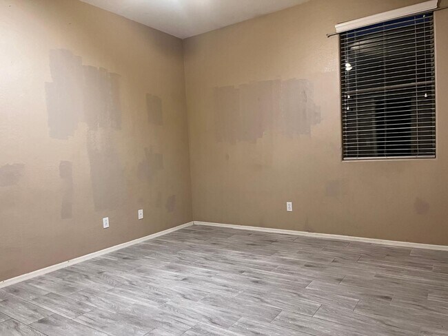 Building Photo - 3107 E Kingbird Pl