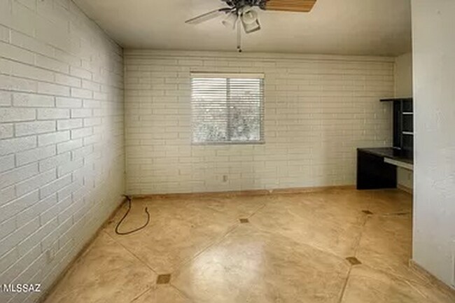 Building Photo - Cherry55-206