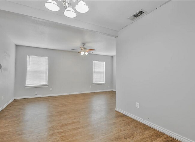 Building Photo - Cute 4 Bedroom close to Texas Tech