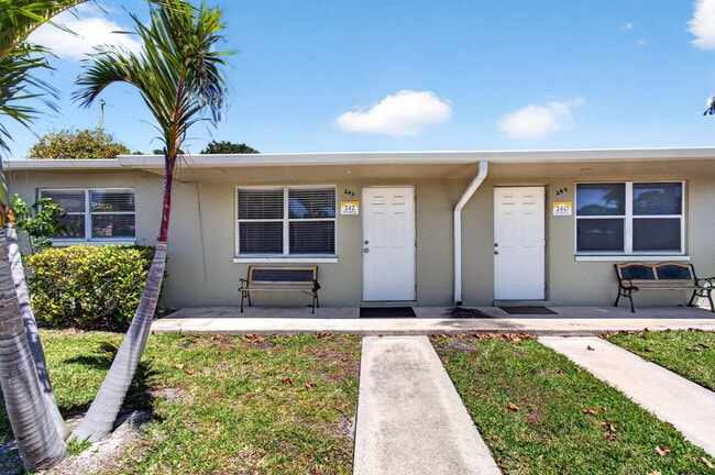 Building Photo - 240 SW 15th Ave