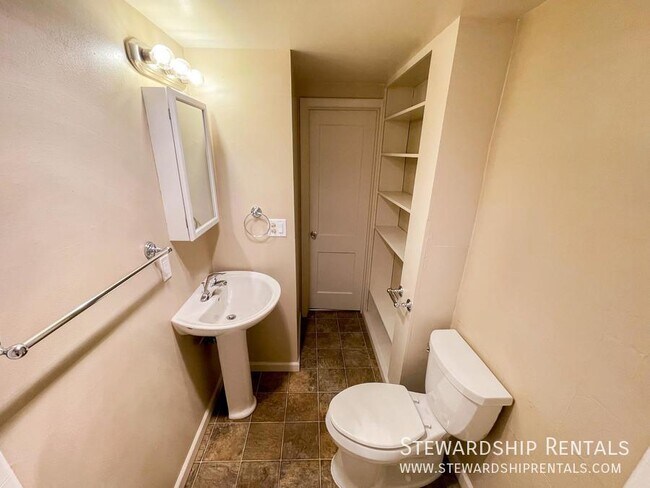 Building Photo - 1831 Kincaid St