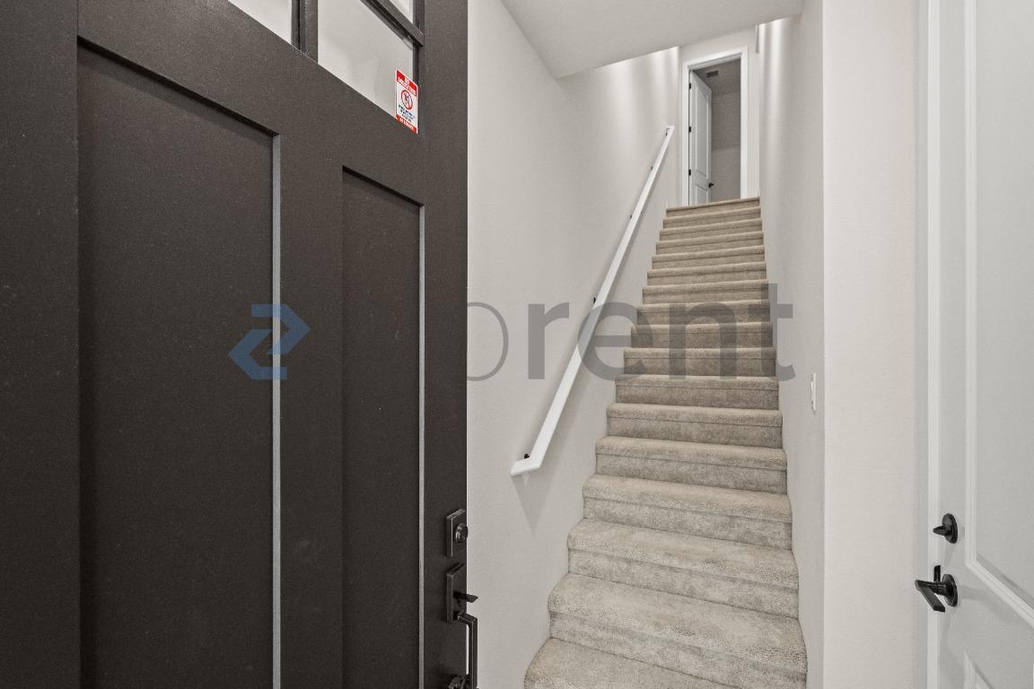 Building Photo - Unit H4