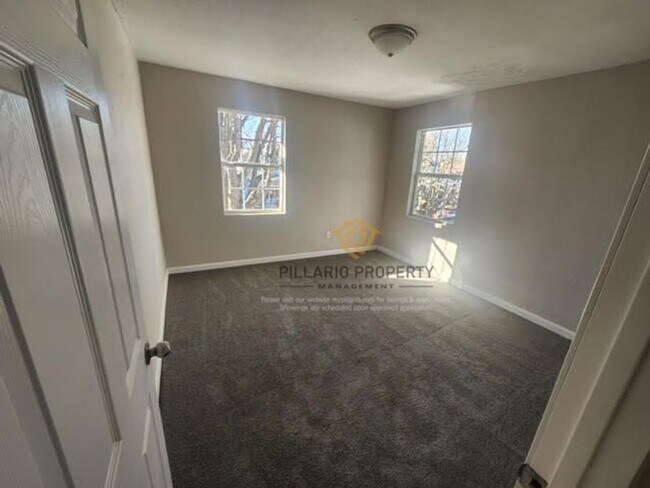 Building Photo - Renovated Fenced 4 Bedroom with 1.5 Bath, in Near East Side Available NOW!