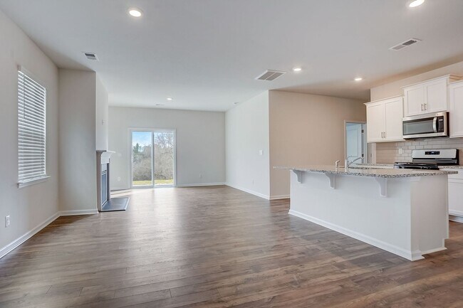 Building Photo - Modern 5-Bedroom Home Near Troutman – Show...