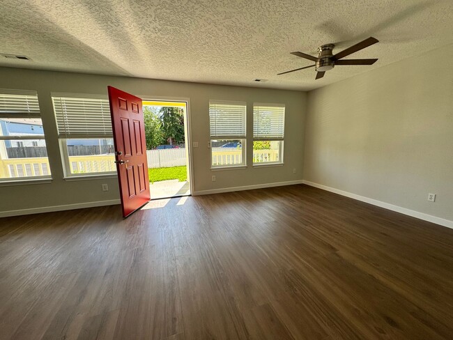 Building Photo - Just remodeled!! Mount Vernon 3 Bedroom House