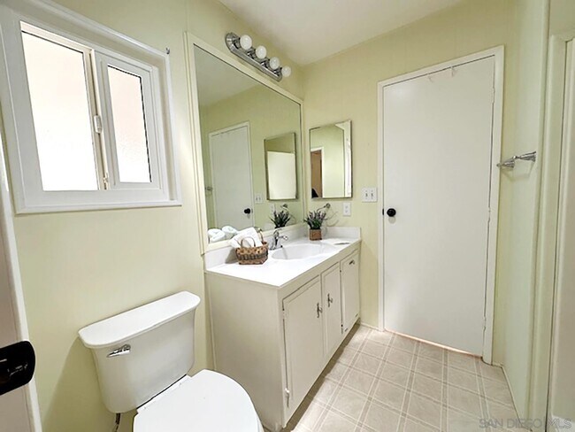 Building Photo - 5151 Don Mata Dr