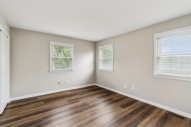 Building Photo - 214 Troon Ct
