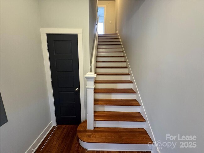 Building Photo - 102 W 2nd Ave