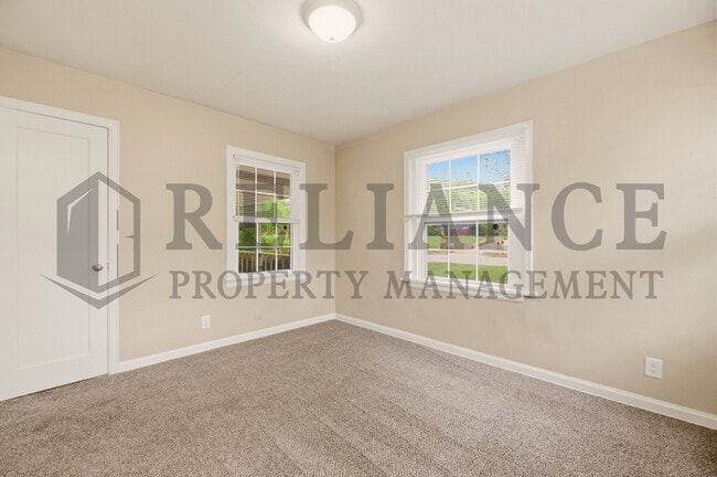 Building Photo - 571 S Roosevelt St