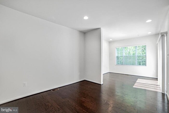 Building Photo - 7872 River Rock Way