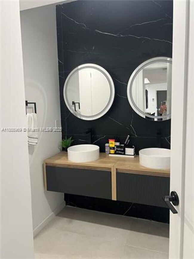 Building Photo - 20191 E Country Club Dr