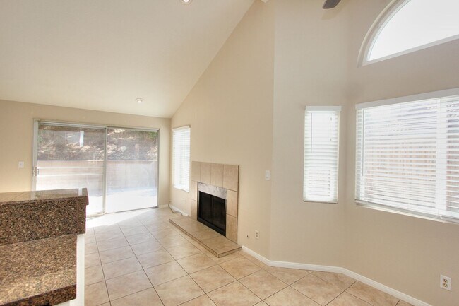Building Photo - Spacious 3 Bedroom, 2 Bath Home in Beautiful Lake Elsinore!